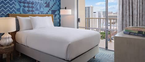 Hypo-allergenic bedding, in-room safe, desk, blackout curtains