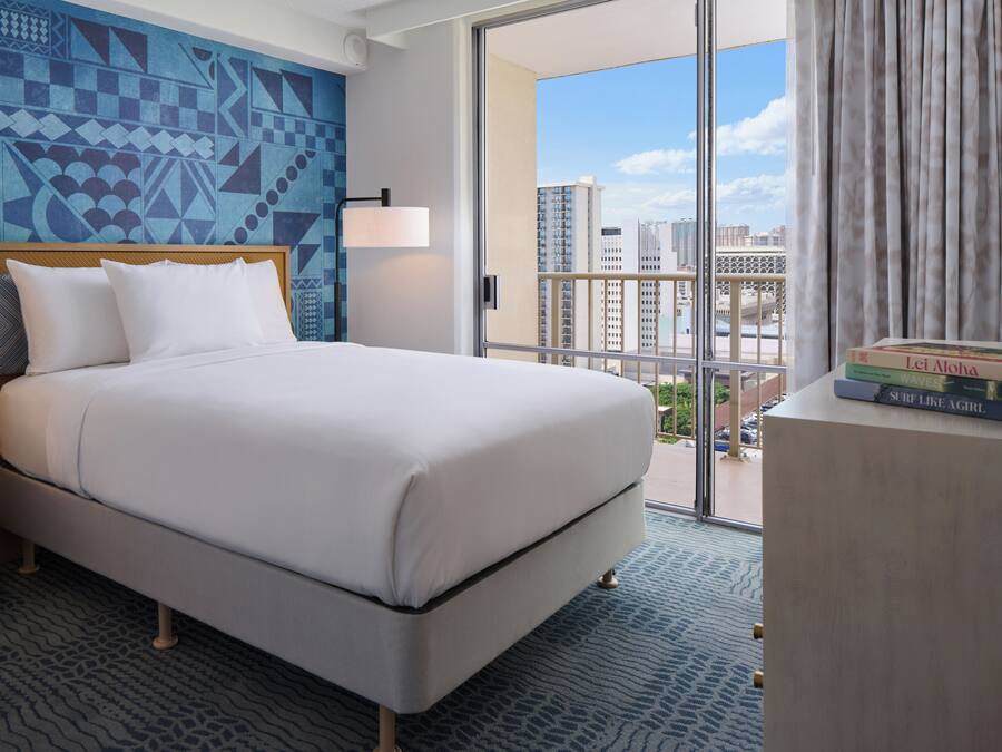 Hypo-allergenic bedding, in-room safe, desk, blackout curtains