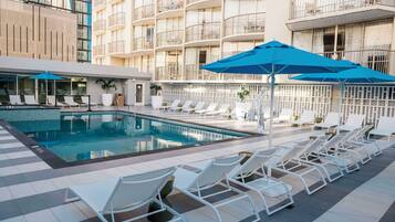 室外泳池;免費小屋、泳池傘