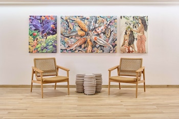 Hotel entrance and lobby at OUTRIGGER Waikiki Paradise Hotel