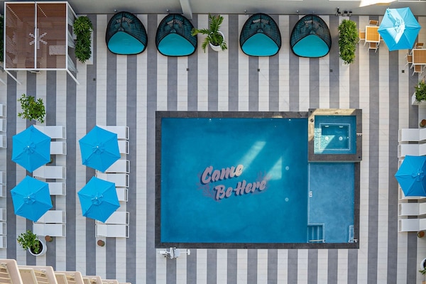 Outdoor pool, free cabanas, pool umbrellas