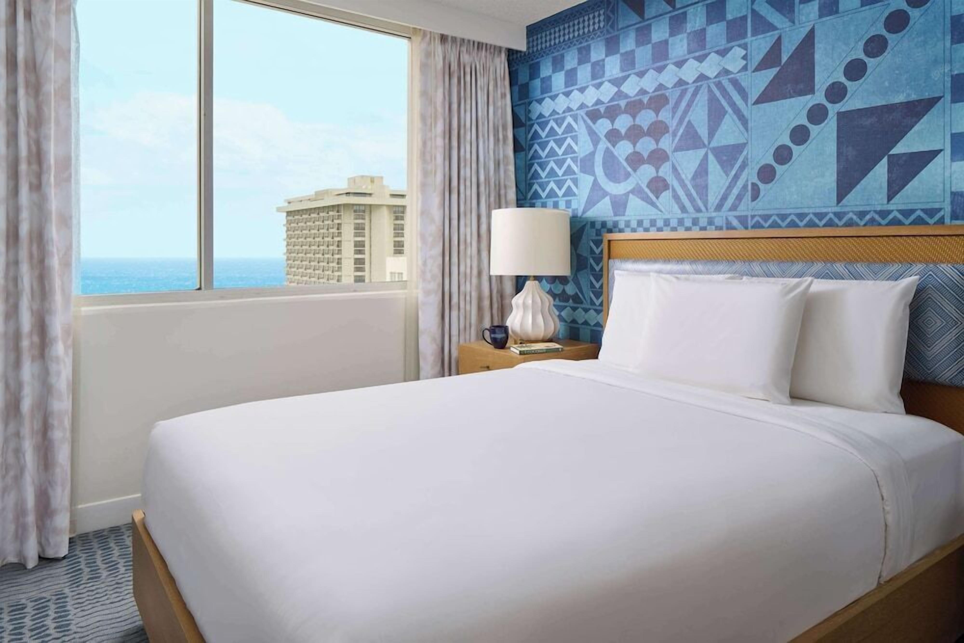 Hypo-allergenic bedding, in-room safe, desk, blackout curtains