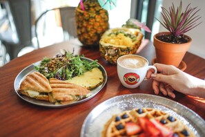 2 restaurants servant le petit déjeuner