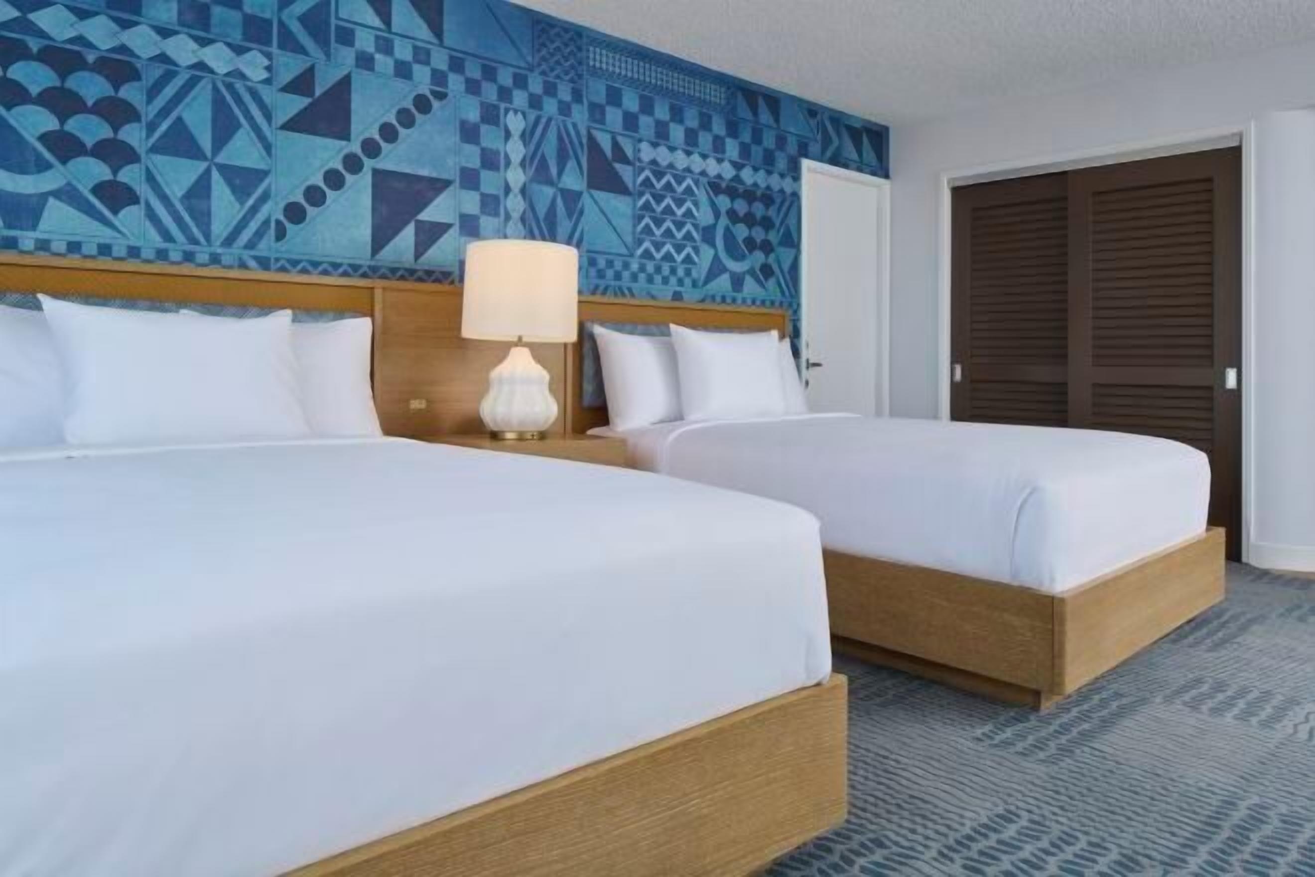 Hypo-allergenic bedding, in-room safe, desk, blackout drapes