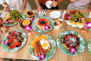 Desayuno a la carta todos los días (con cargo)