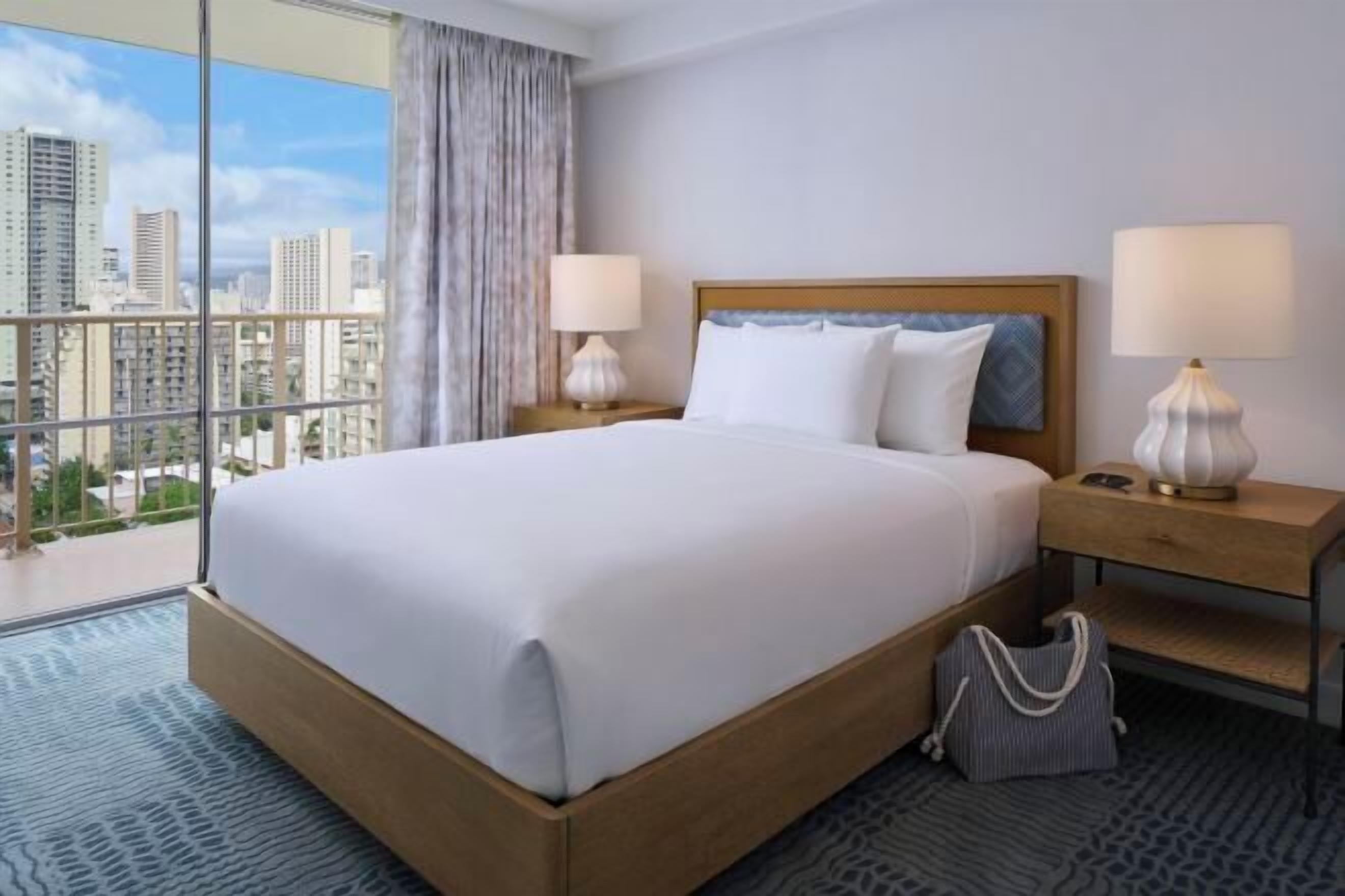 Hypo-allergenic bedding, in-room safe, desk, blackout drapes