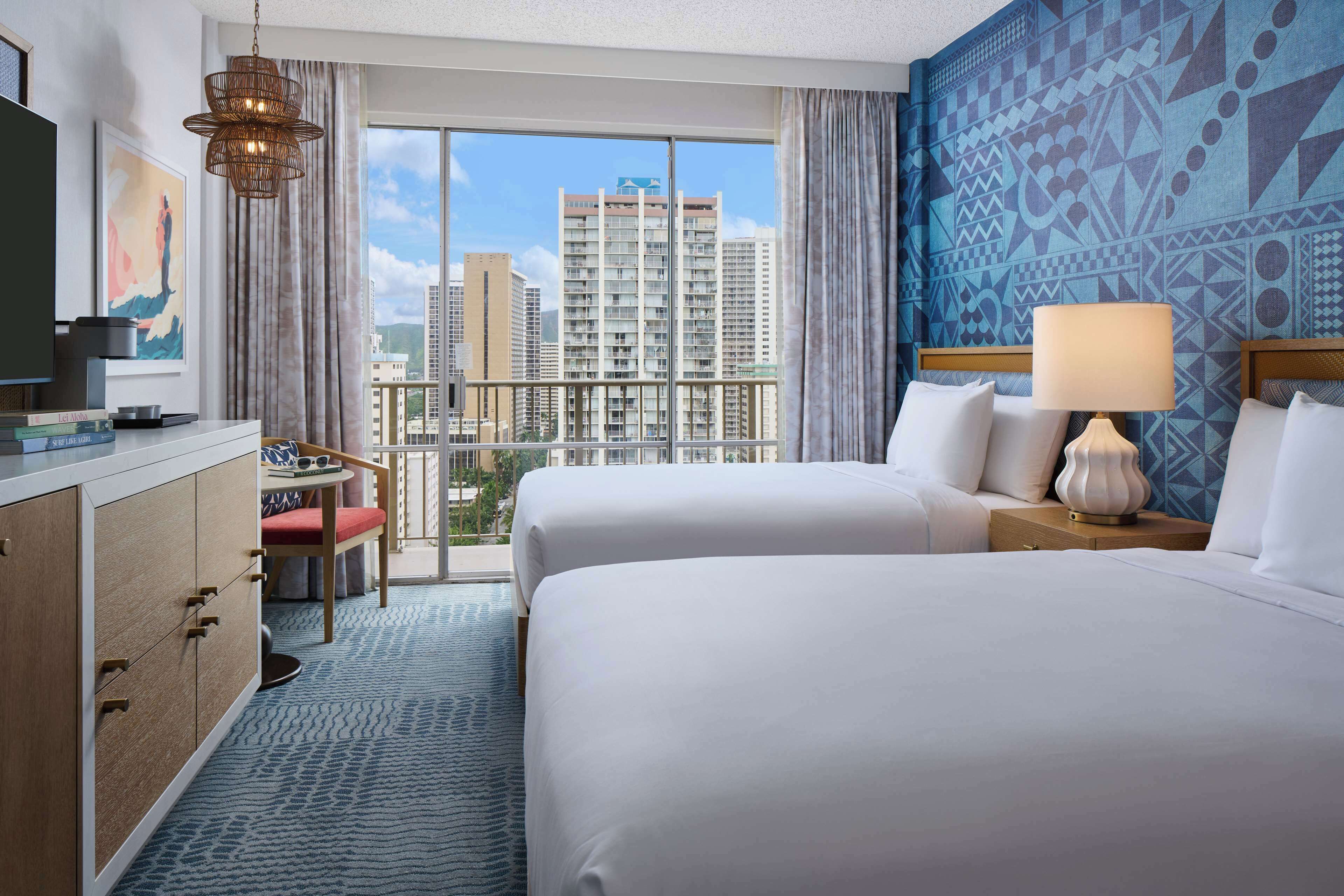 Hypo-allergenic bedding, in-room safe, desk, blackout curtains