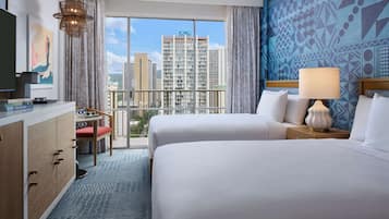 Hypo-allergenic bedding, in-room safe, desk, blackout curtains