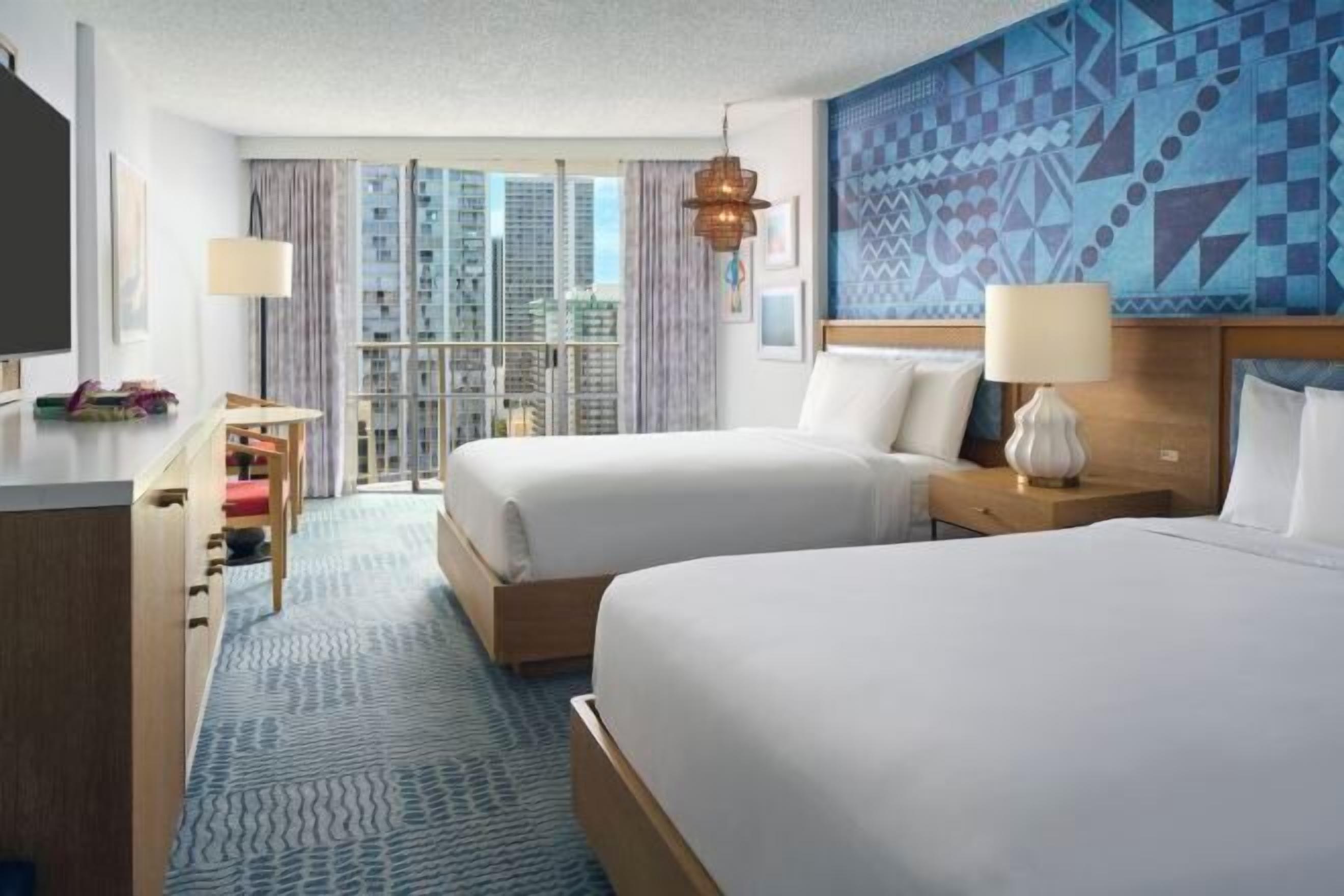 Hypo-allergenic bedding, in-room safe, desk, blackout drapes