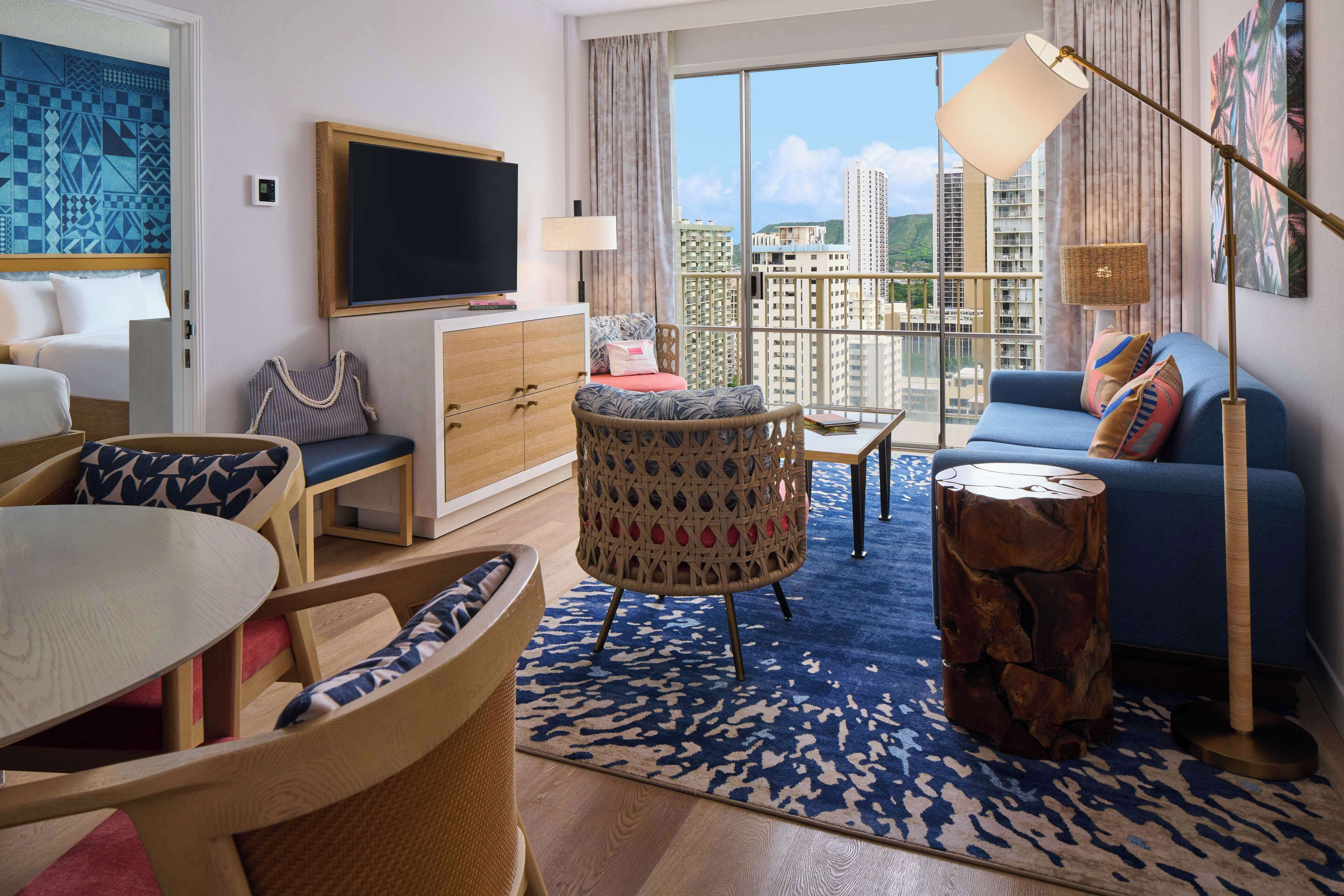 Hypo-allergenic bedding, in-room safe, desk, blackout curtains
