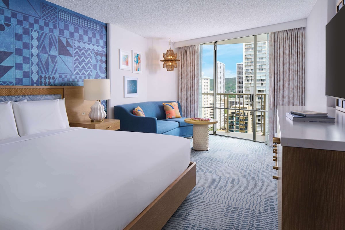 Room, 1 King Bed (Waikiki View)