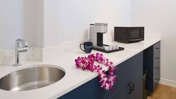 Studio, 2 Double Beds | Room amenity