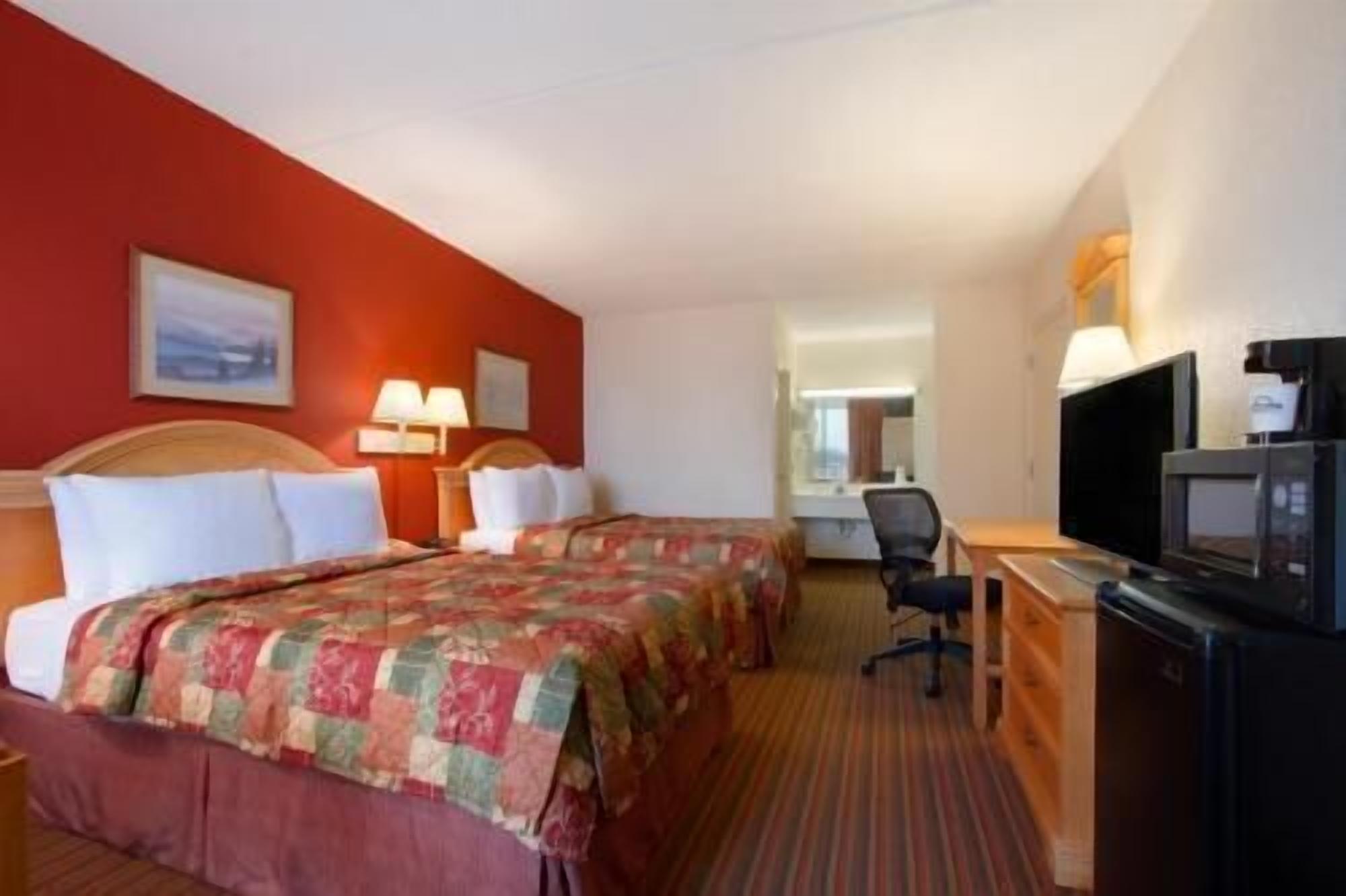 Desk, free cribs/infant beds, rollaway beds, free WiFi