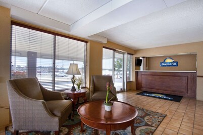 Days Inn by Wyndham Seneca / Clemson Area
