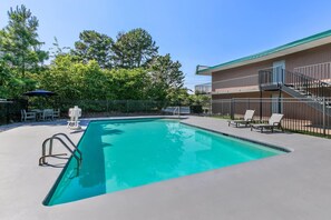 Seasonal outdoor pool - Days Inn by Wyndham Seneca / Clemson Area (Seneca)