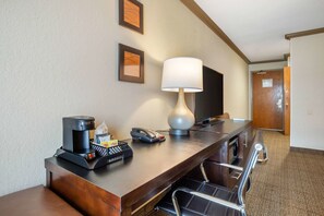 客房, 2 张大床, 无障碍, 无烟房 | 高档床上用品、加厚床垫、办公桌、笔记本电脑工作区