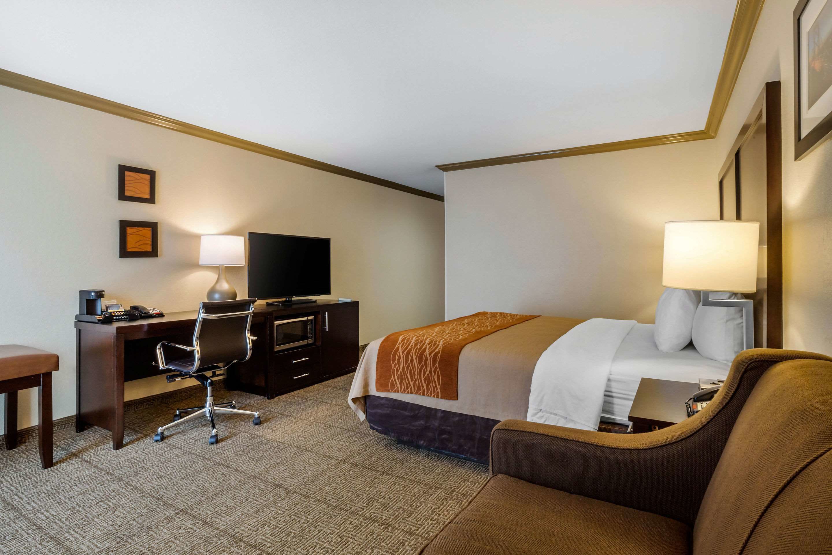 standard room, 1 king bed, non smoking | premium bedding, pillow-top beds, desk, laptop workspace