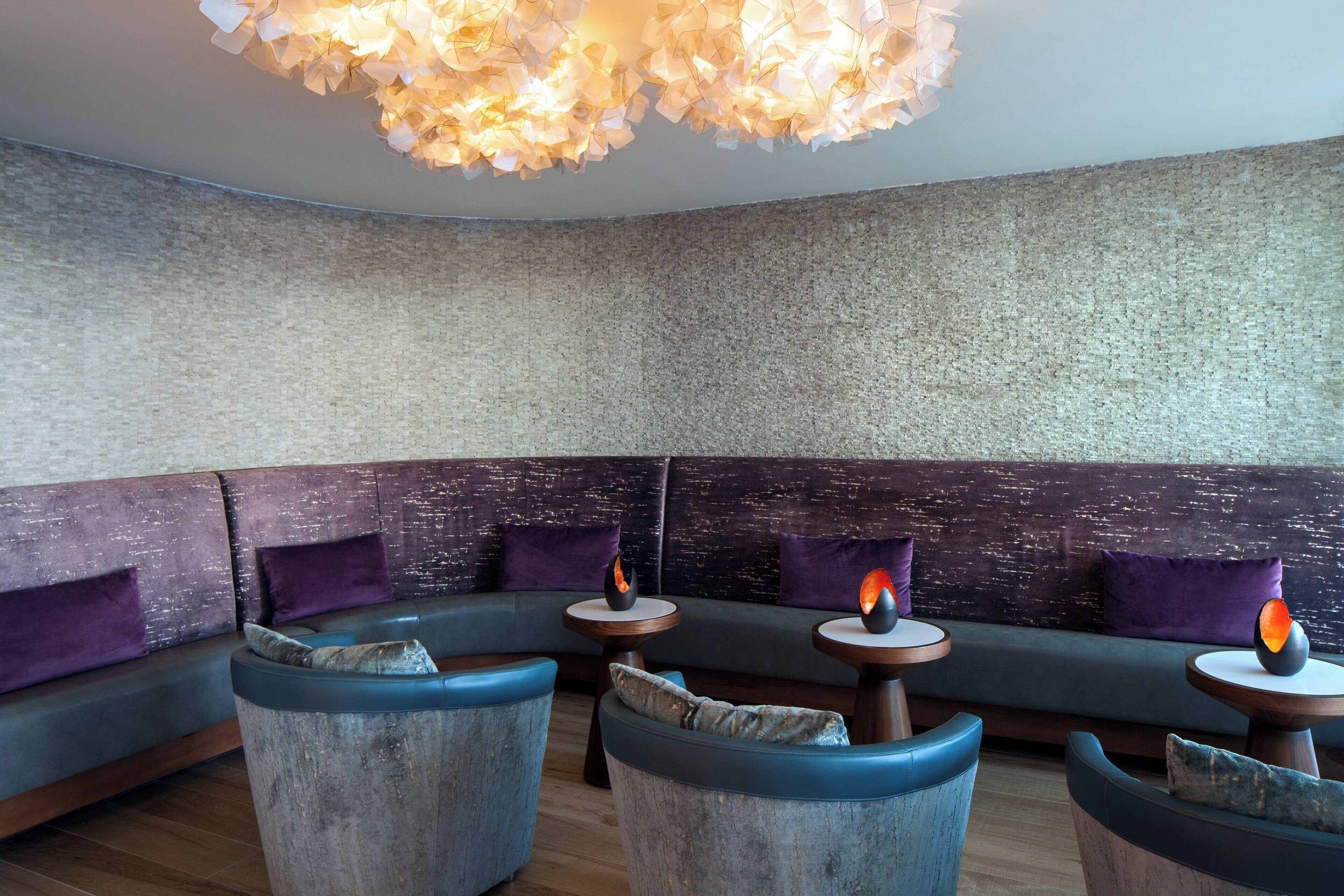 2 bars/lounges, swim-up bar, poolside bar, beach bar