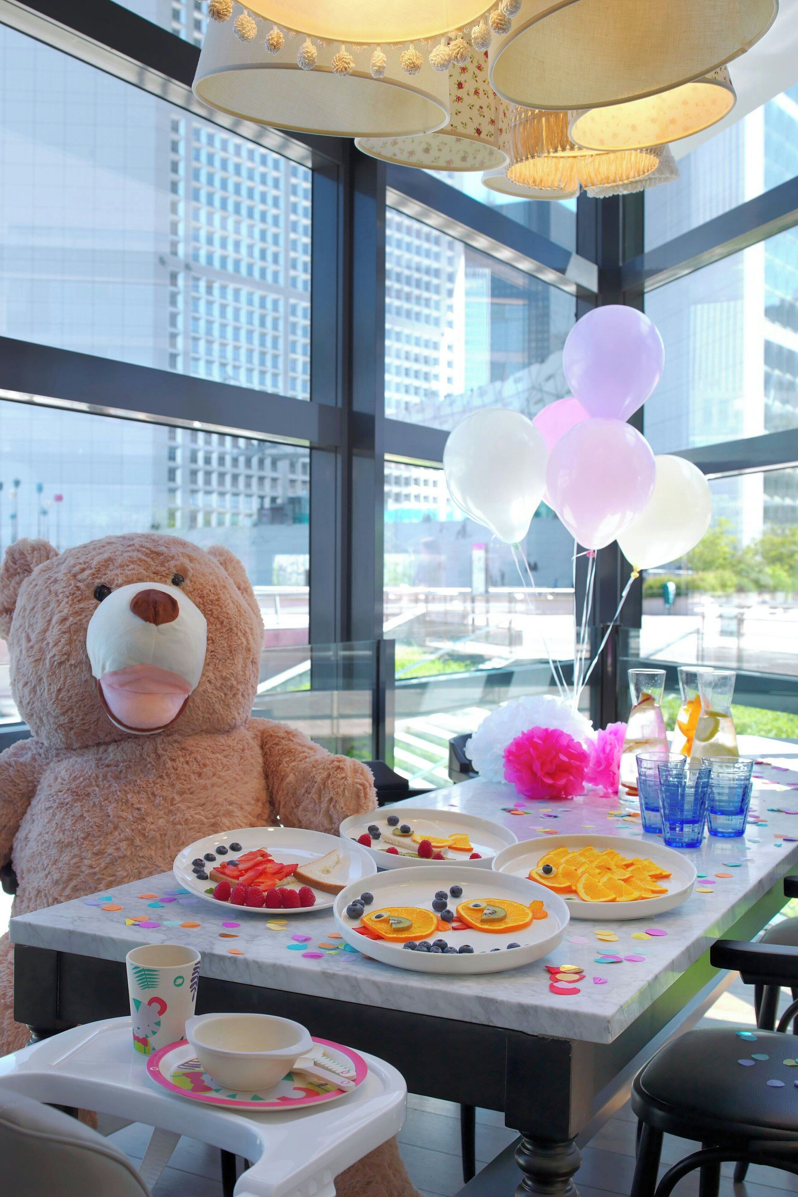 Petit déjeuner et déjeuner servis sur place, restauration en plein air 