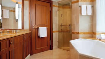 Suite, 1 Bedroom | Bathroom | Combined shower/bathtub, free toiletries, hair dryer, towels