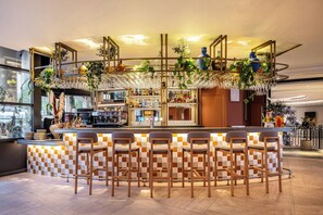 Bar (on property) - Renaissance Paris La Defense Hotel (Puteaux)