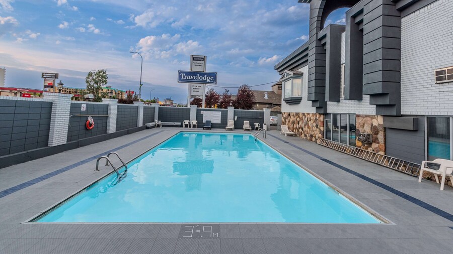 Travelodge by Wyndham Calgary South