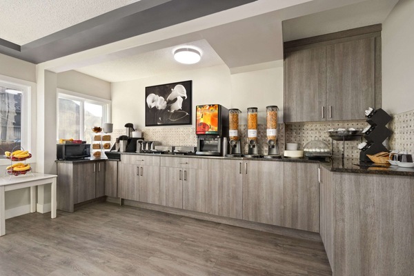 Free daily continental breakfast