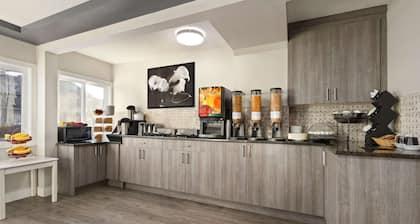 Travelodge by Wyndham Calgary South