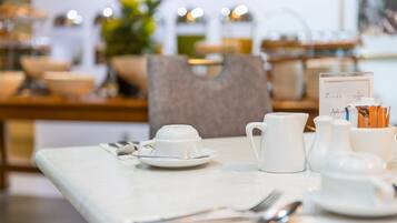 Desayuno buffet diario (NZD 40 por persona)