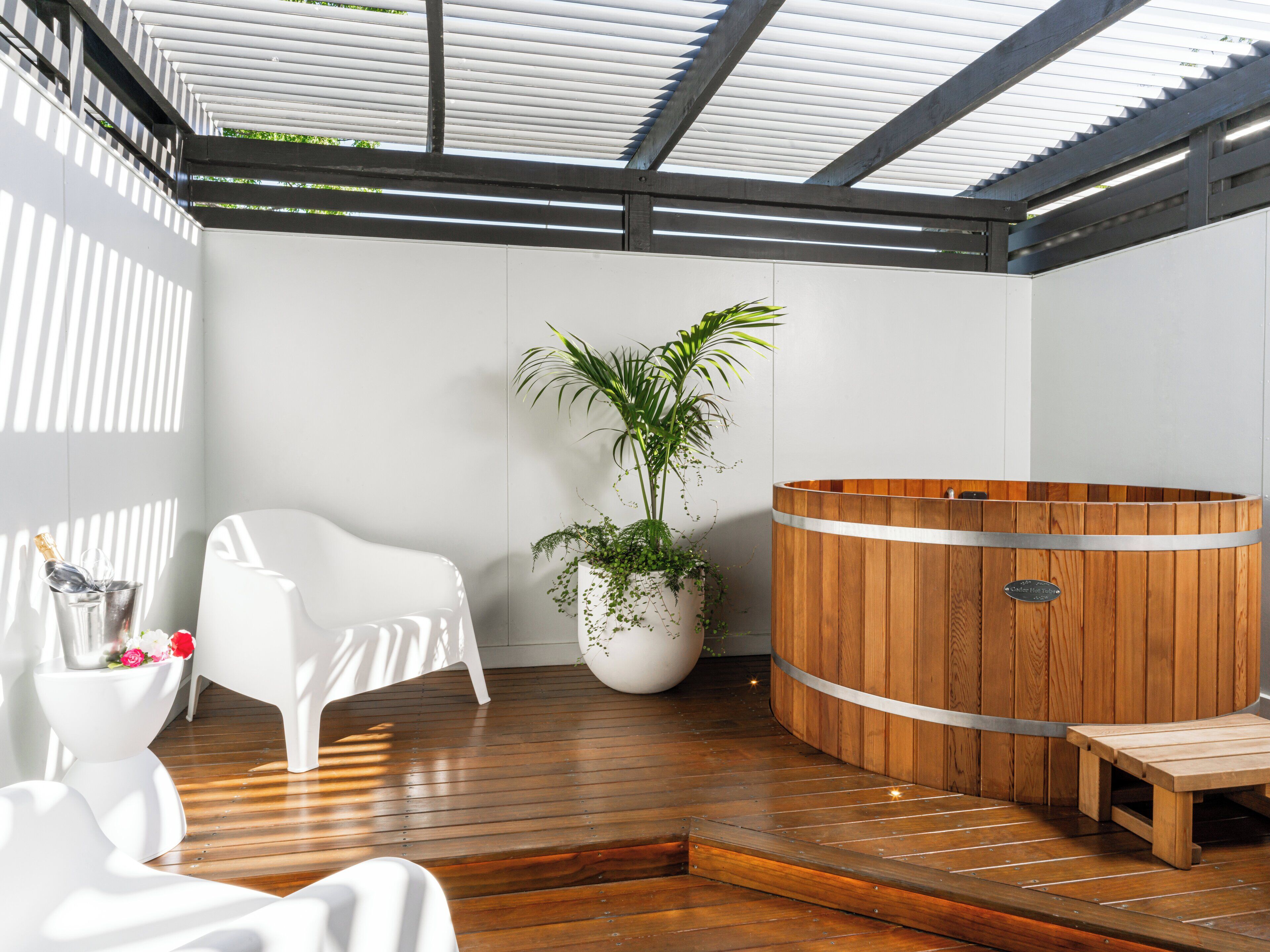 Quarto luxo, 1 cama King, acesso ao Club Lounge | Cofres nos quartos, escrivaninha, cortinas blackout