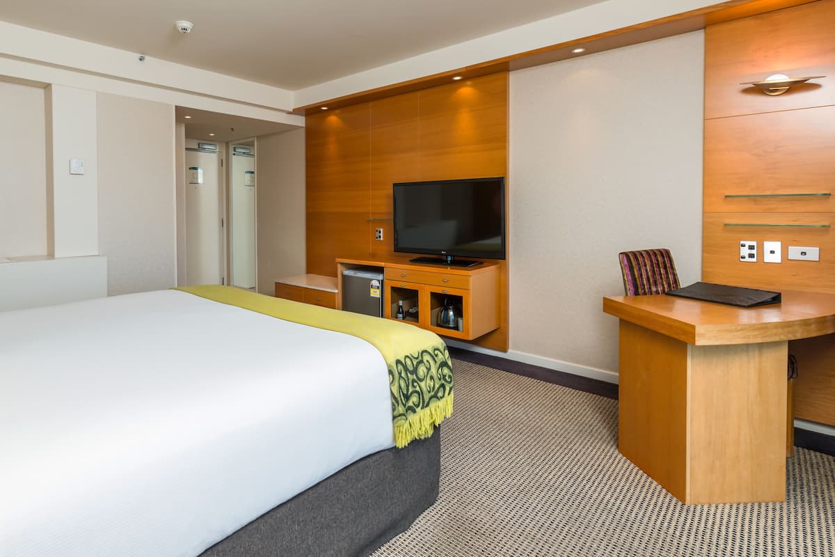 俱樂部客房, 1 張特大雙人床 | 客房內保險箱、書桌、遮光布/窗簾、熨斗/熨衣板