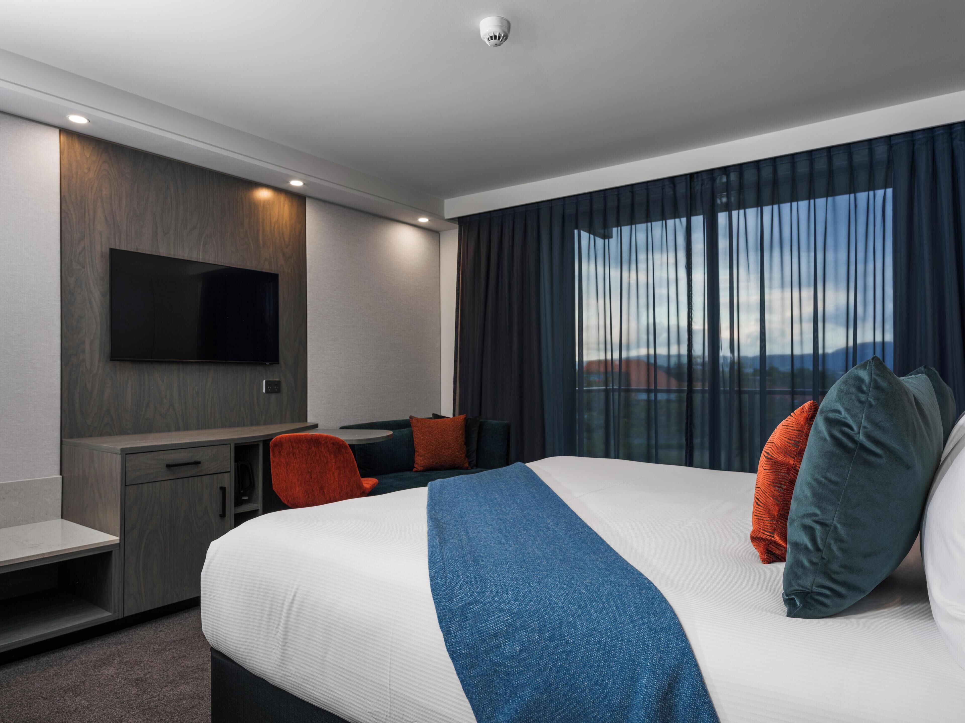 Superior Room, 1 King Bed (Lakefacing) | In-room safe, desk, blackout curtains, iron/ironing board