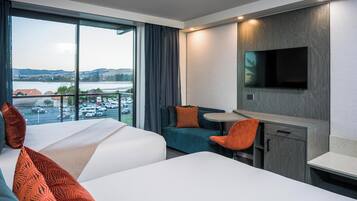 Superior Room, 2 Queen Beds (Lakefacing)