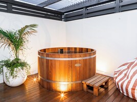 Deluxe Room, 1 King Bed, Club lounge access