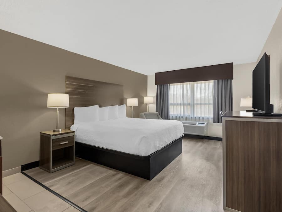 Studio – executive, 1 kingsize-seng, ikke-røyk, kjøleskap og mikrobølgeovn | Sengetøy av topp kvalitet, dundyner og skrivebord