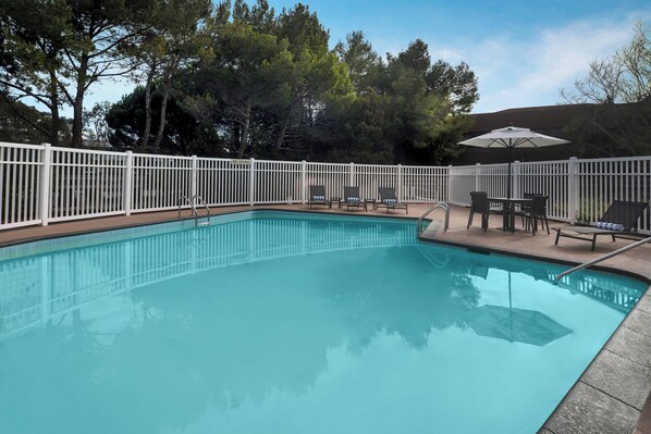 Outdoor pool - Residence Inn by Marriott San Francisco Airport/ San Mateo (San Mateo)