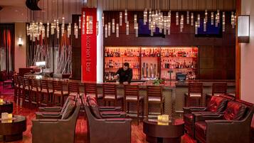 2 bars/lounges, pub