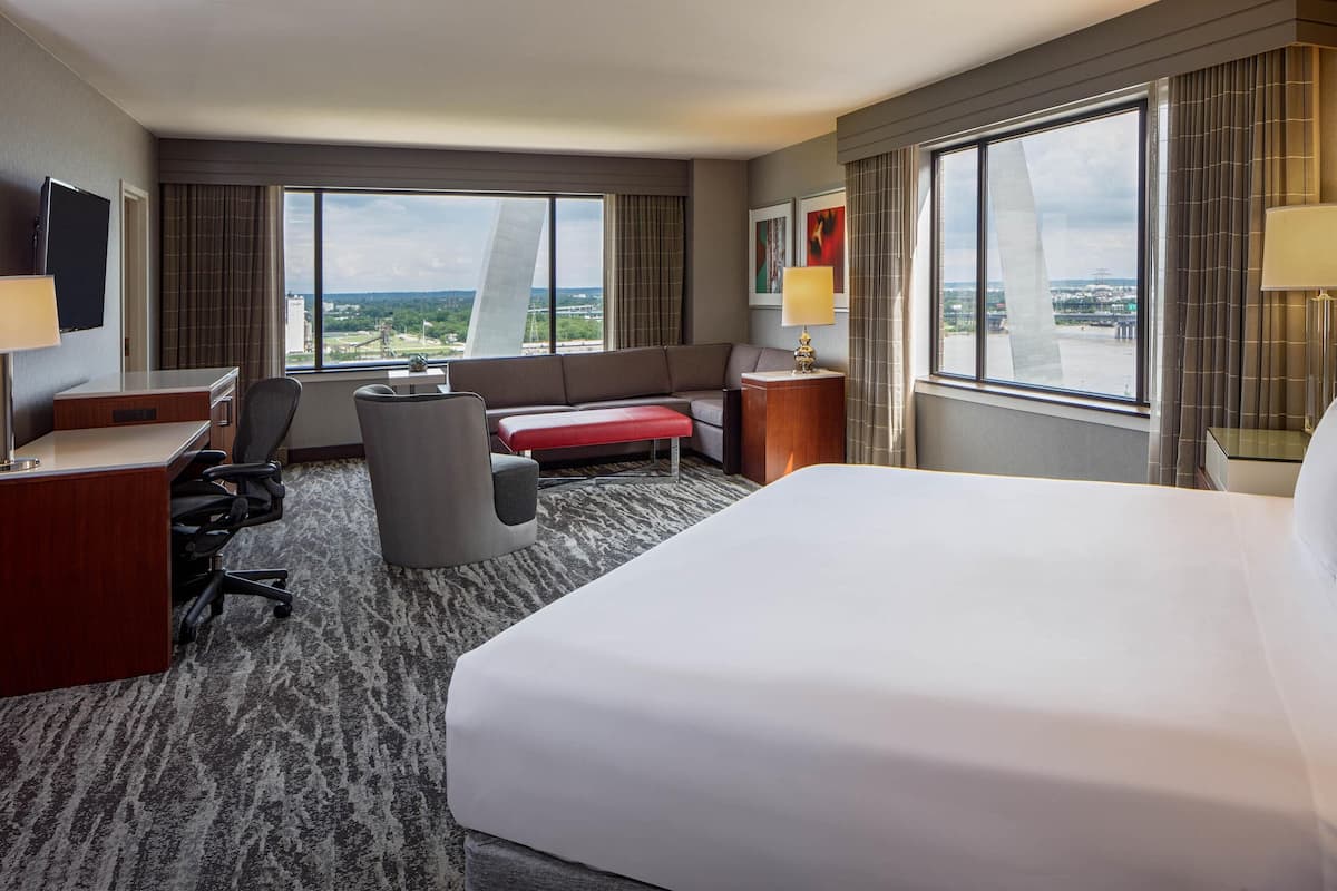 Deluxe Room, 1 Katil Raja (King) (ARCH) | Peralatan tempat tidur premium, peti besi dalam bilik, meja