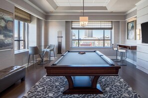 Premium bedding, in-room safe, desk, laptop workspace - Hyatt Regency St. Louis at The Arch (St. Louis)