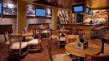 3 restaurants, breakfast served