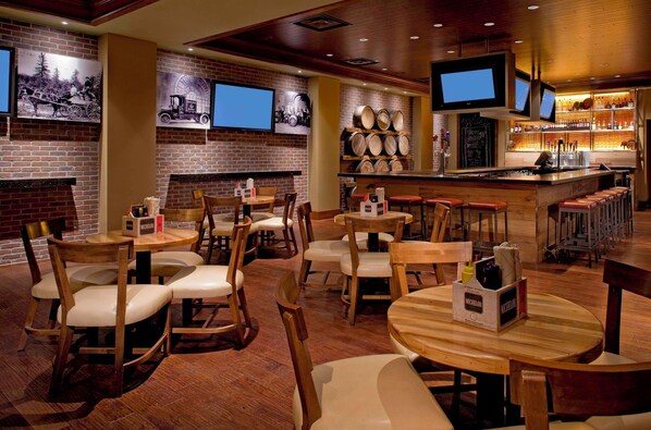 3 restaurants, breakfast served