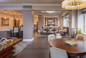 Premium bedding, in-room safe, desk, laptop workspace