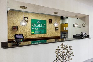 Lobby - Quality Inn & Suites Greenville - Haywood Mall (Greenville)