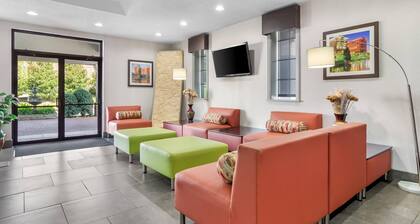 Quality Inn & Suites Greenville - Haywood Mall