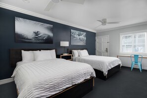 Rom – deluxe, 2 queensize-senger | Skrivebord, skrivebord for bærbar PC og strykejern/-brett