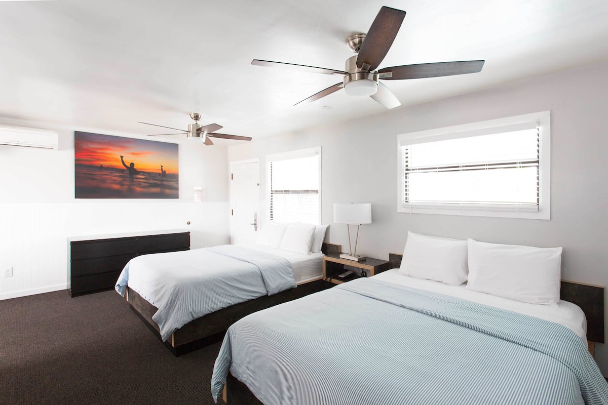 Double Queen With Kitchen