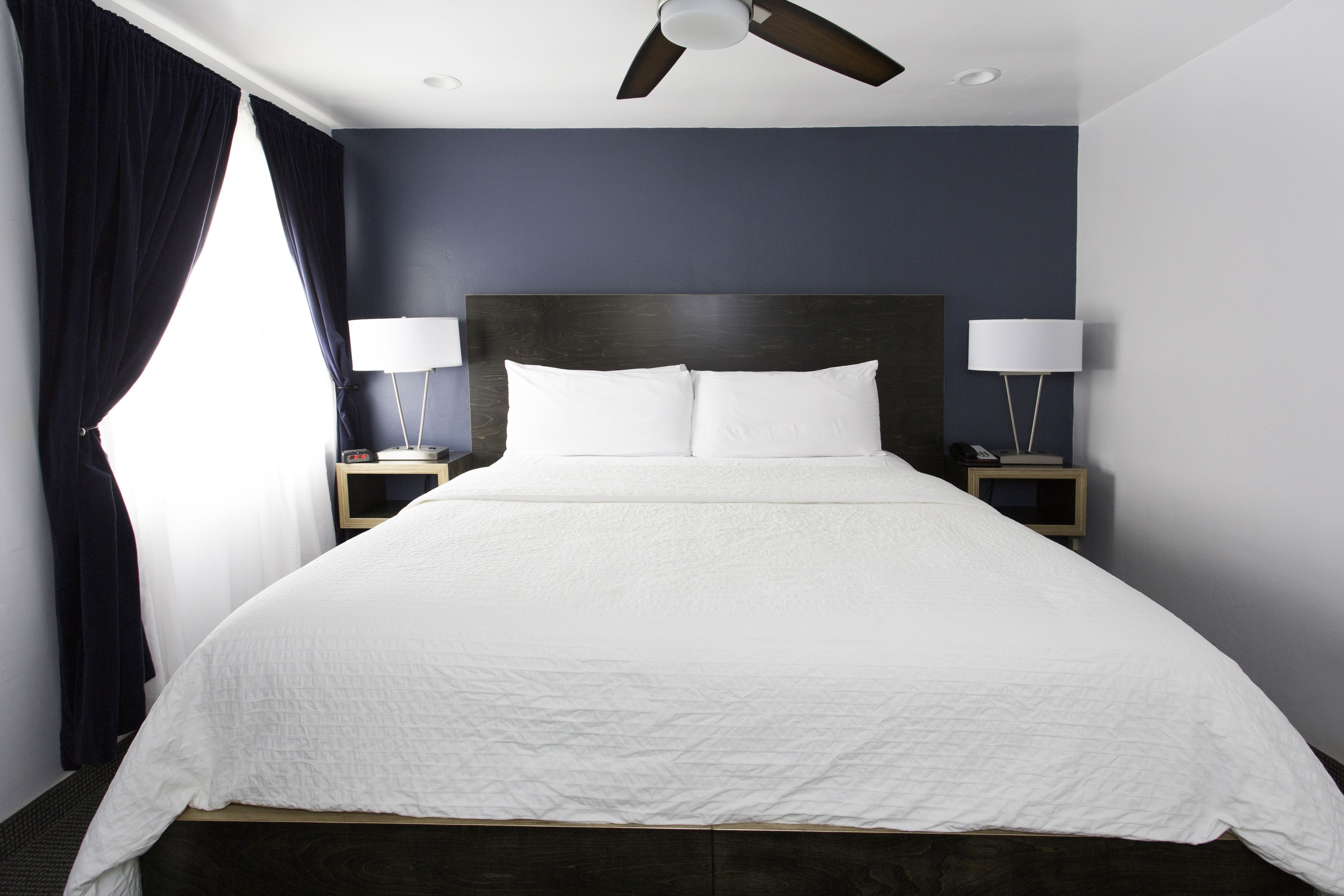 1 bedroom queen suite with kitchen | desk, iron/ironing board, free wifi, bed sheets