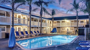 Outdoor pool, sun loungers