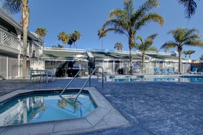 Bañera de hidromasaje exterior