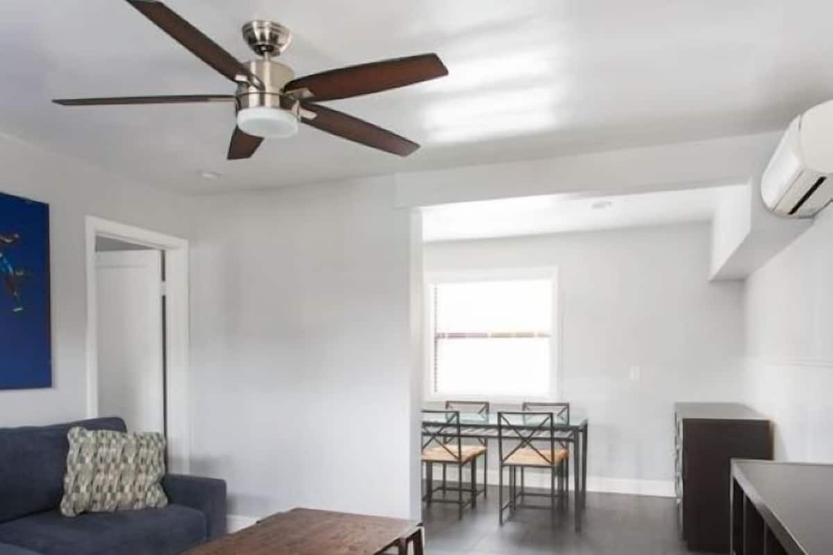1 Bedroom Queen Suite with Kitchen | 部屋からの景観